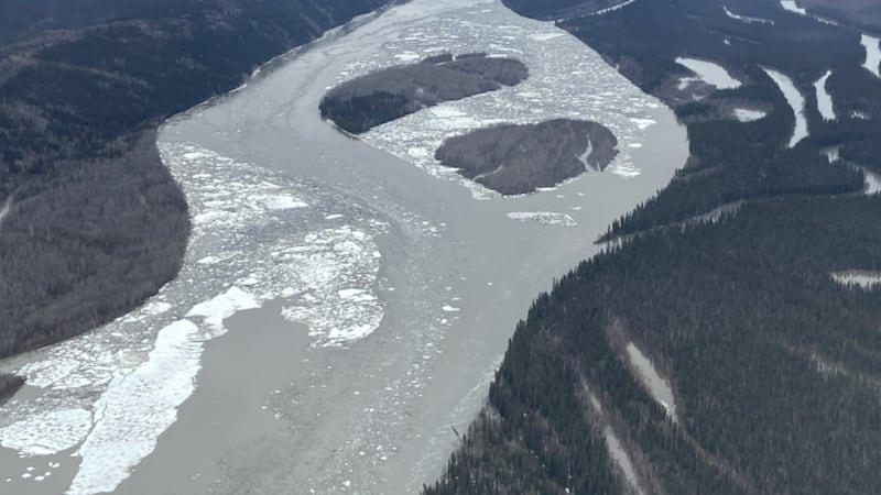The ice jam on the Tanana River that flooded Manley Hot springs has broken.