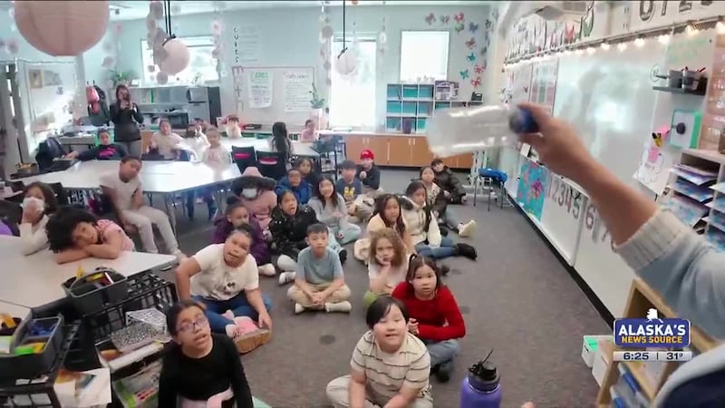 Weather Lab: Williwaw students learn how air expands and contracts