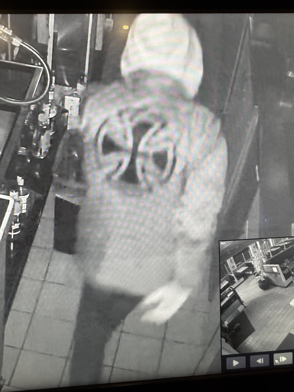 Police investigate Spenard Roadhouse break-in